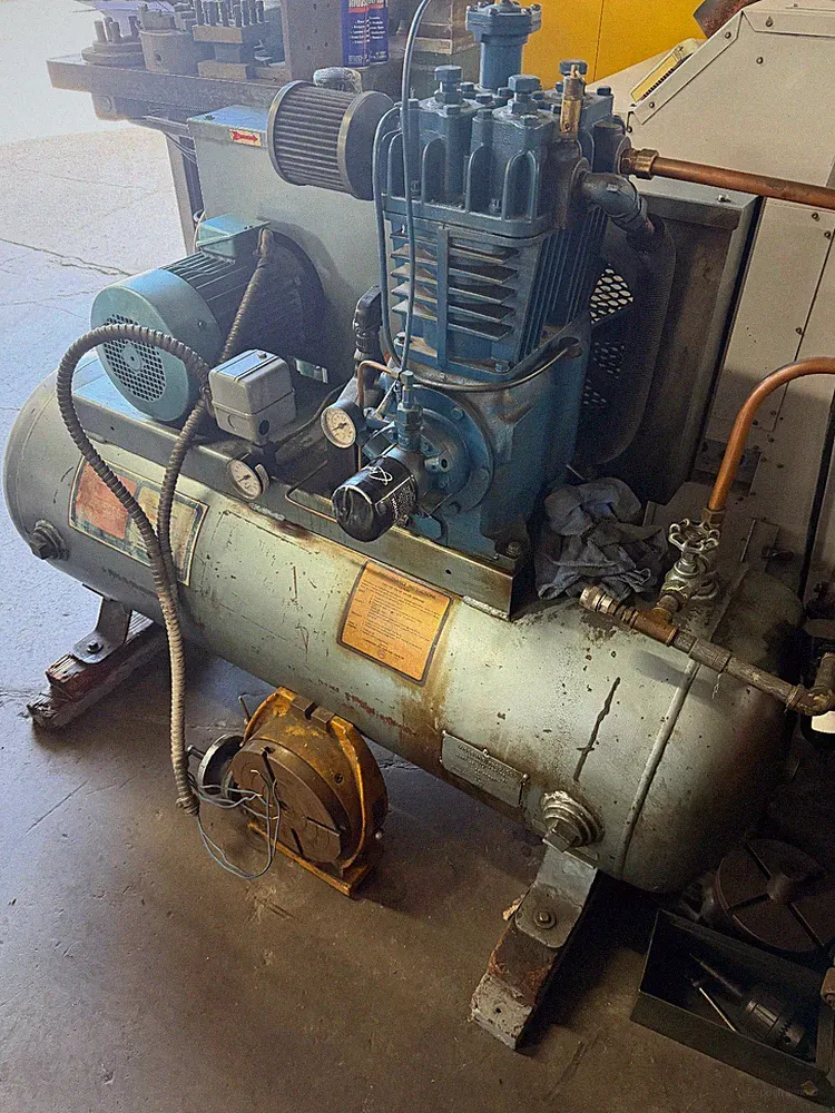 5 HP Quincy Compressor S-527